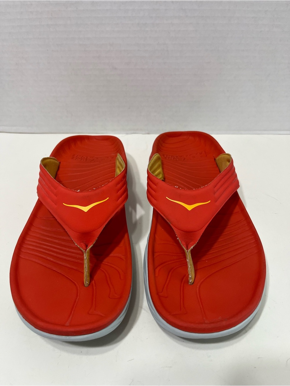 HOKA One One Ora Recovery Flip flop Sandal unisex mens size 9 or women’s size 11